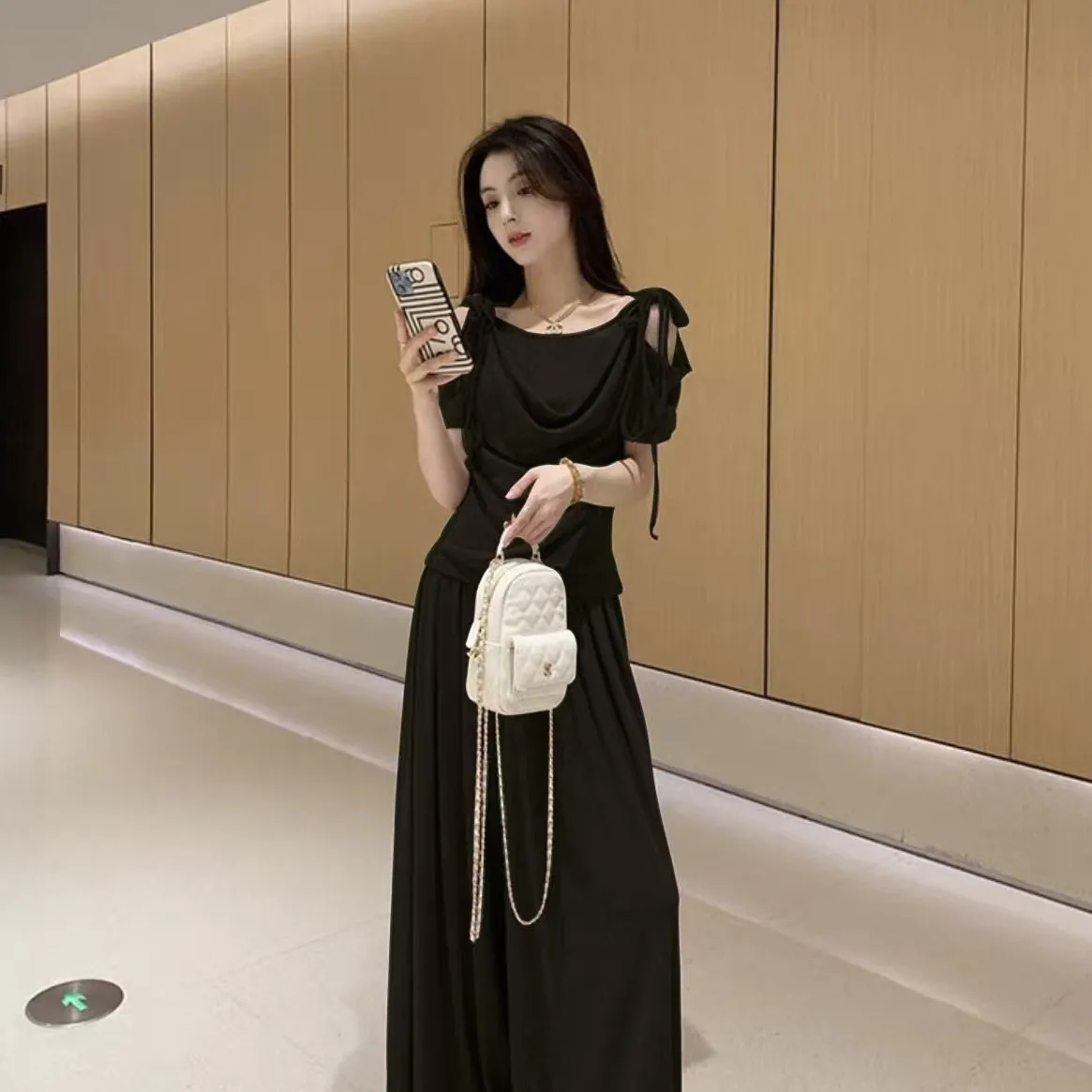 2025年新款夏季休閒時尚細閃露肩綁帶上衣+寬鬆顯瘦闊腿褲，超垂墜感，柔軟彈力